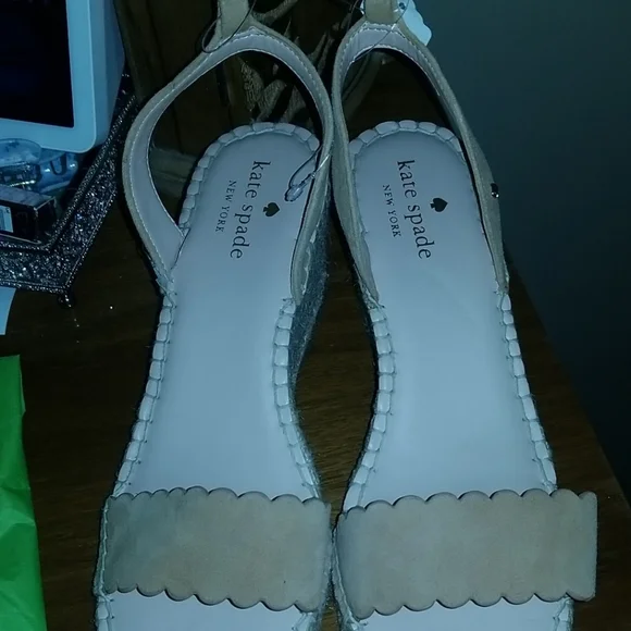 Kate Spade NWOT Size 8.5 Tan Women's Sandals - Picture 7 of 7